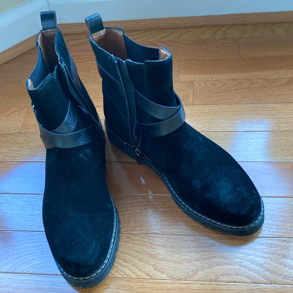 Donald pliner black suede boots
